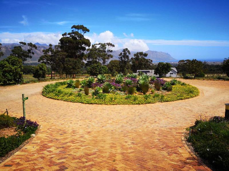 5 Bedroom Property for Sale in Sir Lowrys Pass Village Western Cape